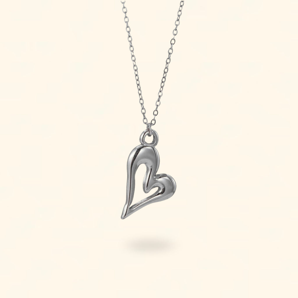 COLLAR CORAZÓN LÍQUIDO PLATEADO