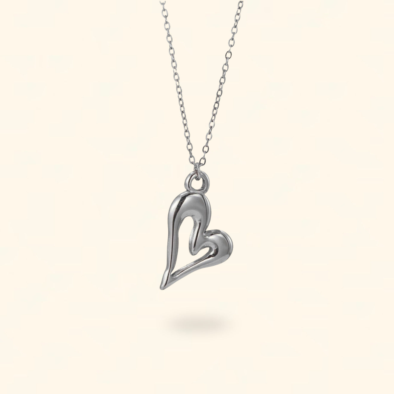 COLLAR CORAZÓN LÍQUIDO PLATEADO