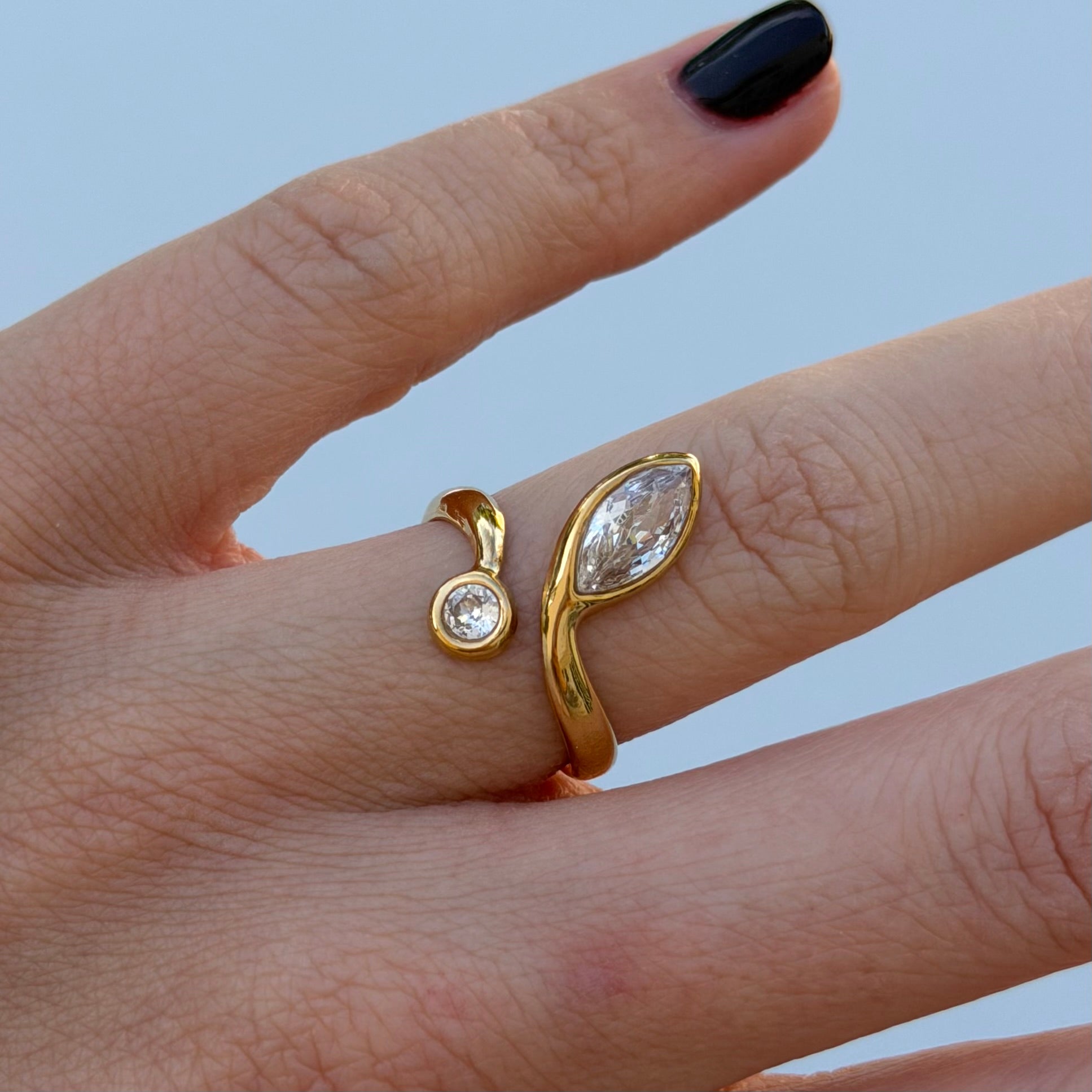 ANILLO ZIRCOBRA DORADO