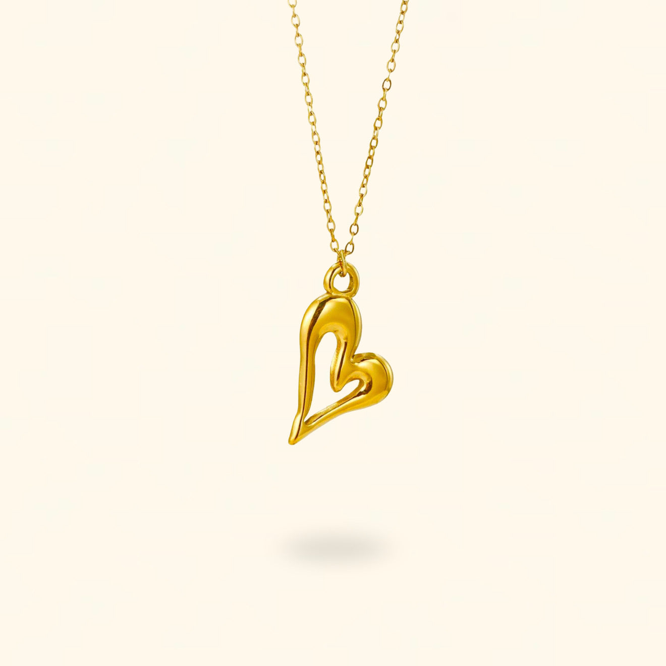 COLLAR CORAZÓN LÍQUIDO DORADO