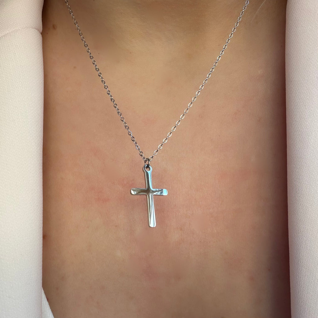 COLLAR CRUZ PLATEADO